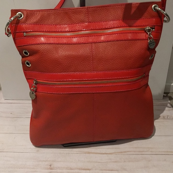 Beautiful faux leather bag by Maxx New York 🌸 - Picture 2 of 8